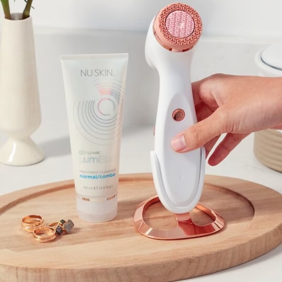 LumiSpa 洗顔ブラシ 専用出品】ニュースキン ルミスパiO 洗顔ブラシ - メルカリ